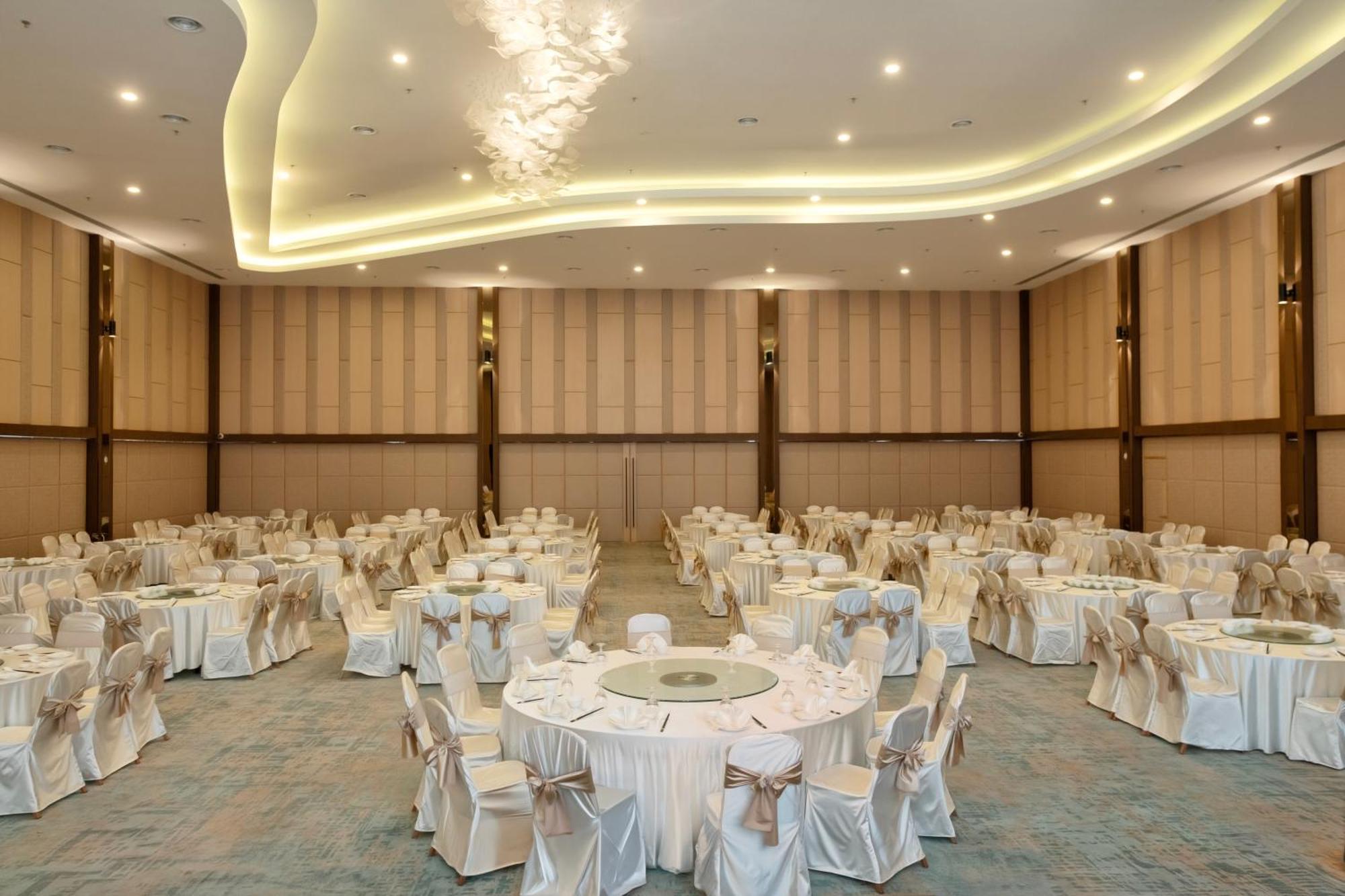 Theatre Hotel Kuching Exterior photo