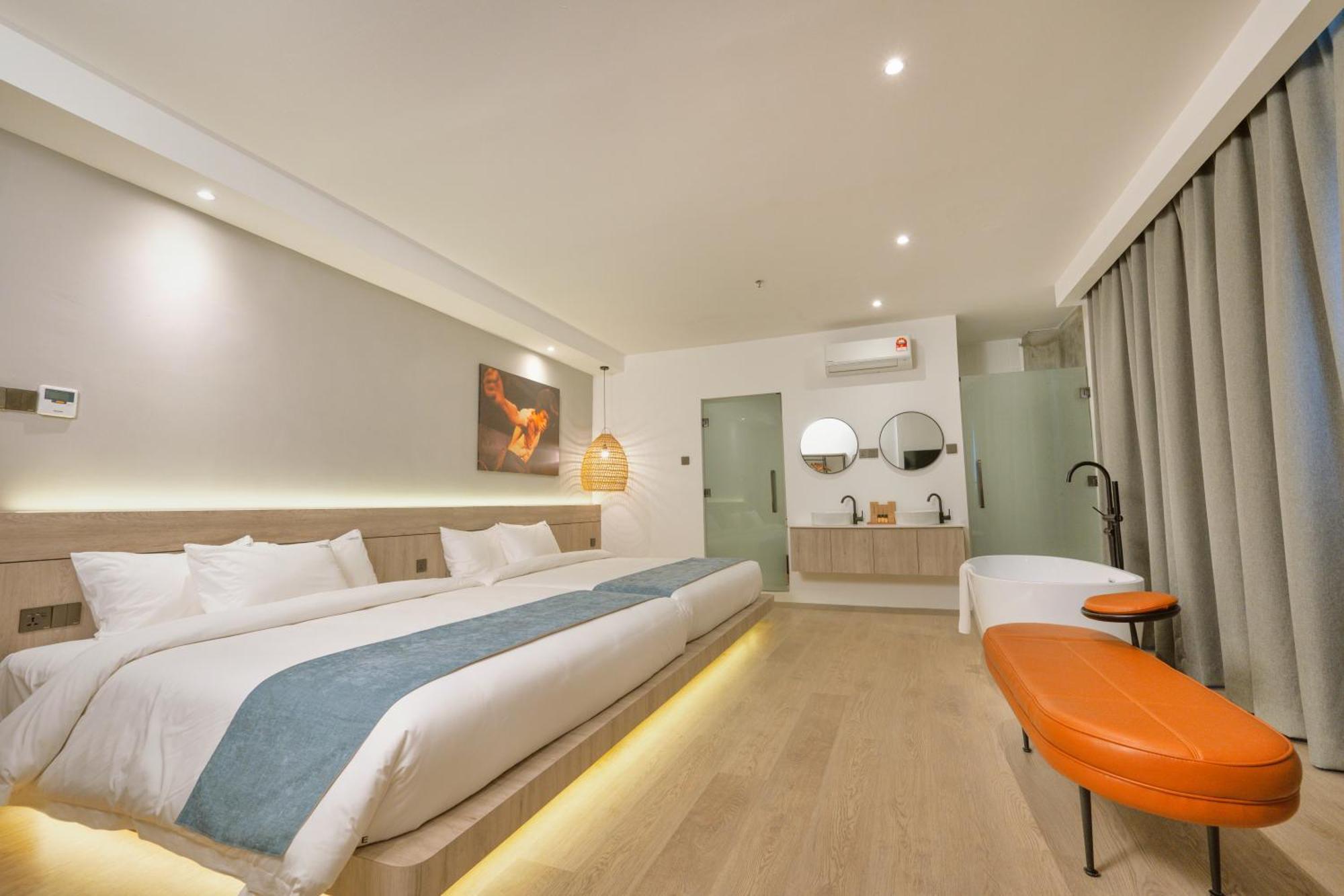 Theatre Hotel Kuching Exterior photo